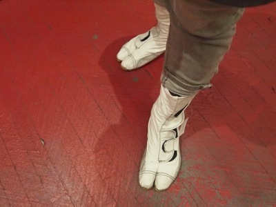20110403-vaseshoes.jpg