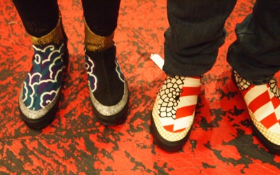 20120422-coupleshoes.jpg