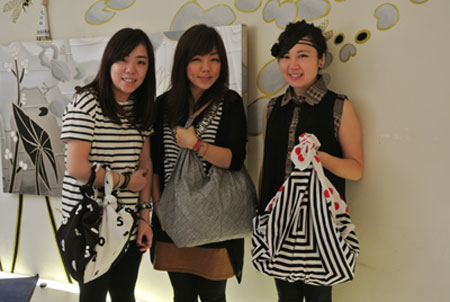 20120626-okyakusamafromhk.jpg