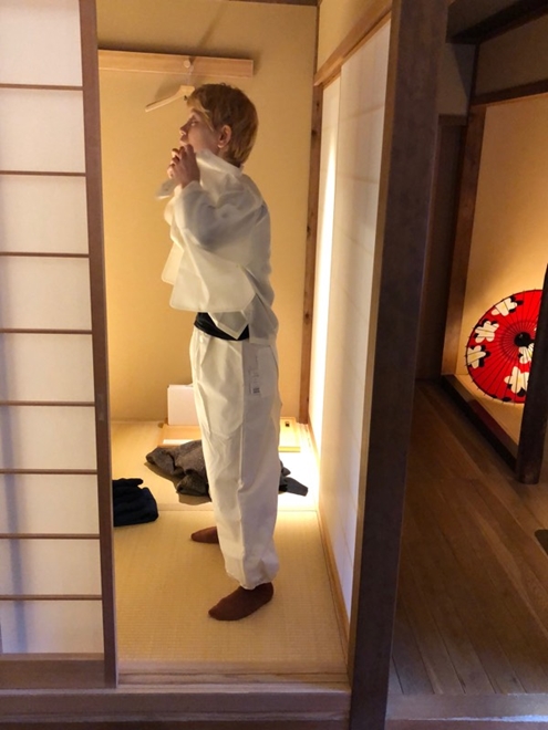 ２