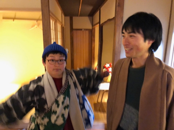 ６