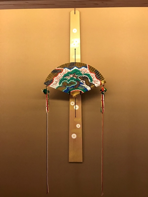 ４
