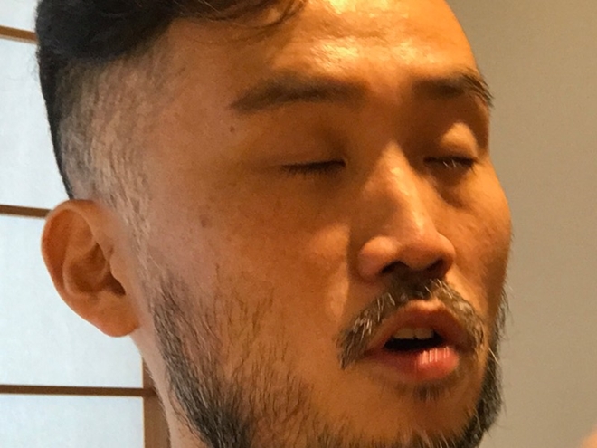 ４