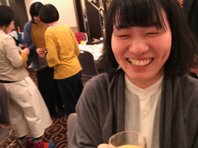 ２８
