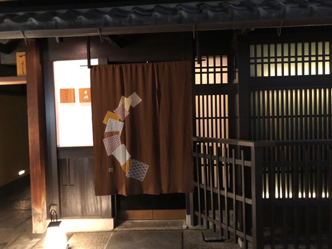 ７