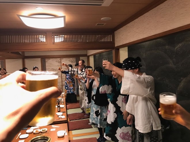 ３