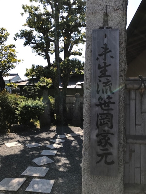１