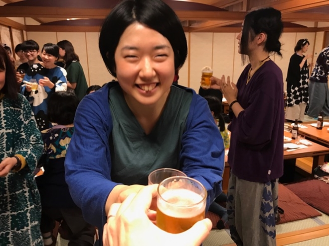 １６