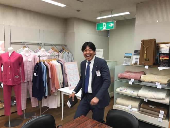 ９