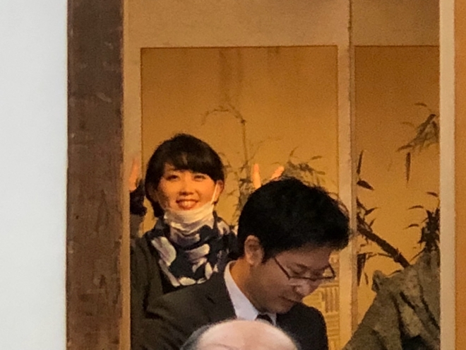 ７