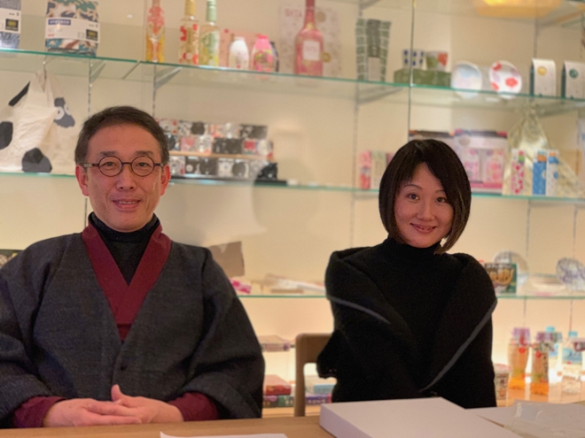 9山岡ぜんしょうがまの山岡さんと絵師の谷本さ